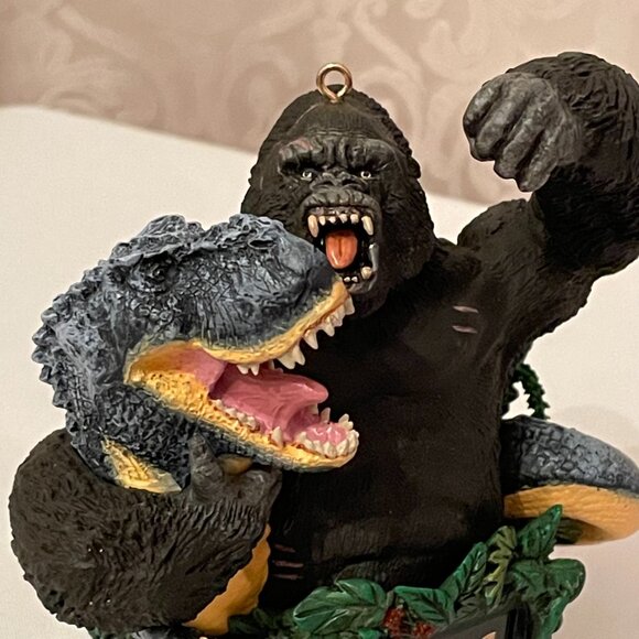 Carlton Cards Heirloom Ornament #148 King Kong to the Rescue - with Sound Effect - Picture 6 of 14